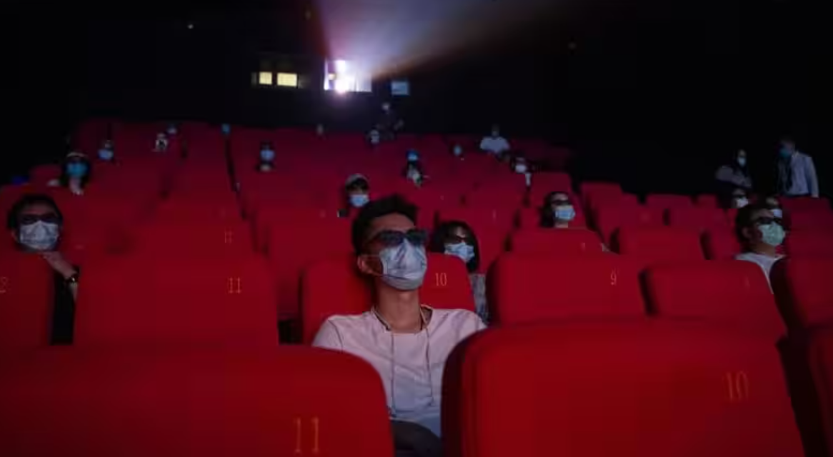 corona restrictions mask compulsory for theatre coming people